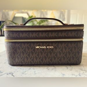 Michael Kors Make up travel case